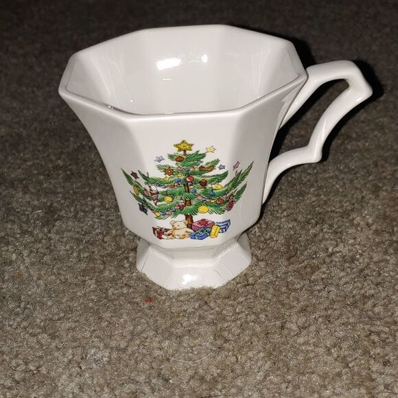 Nikko  Christmas Tea Cup and Saucer - Picture 5 of 9